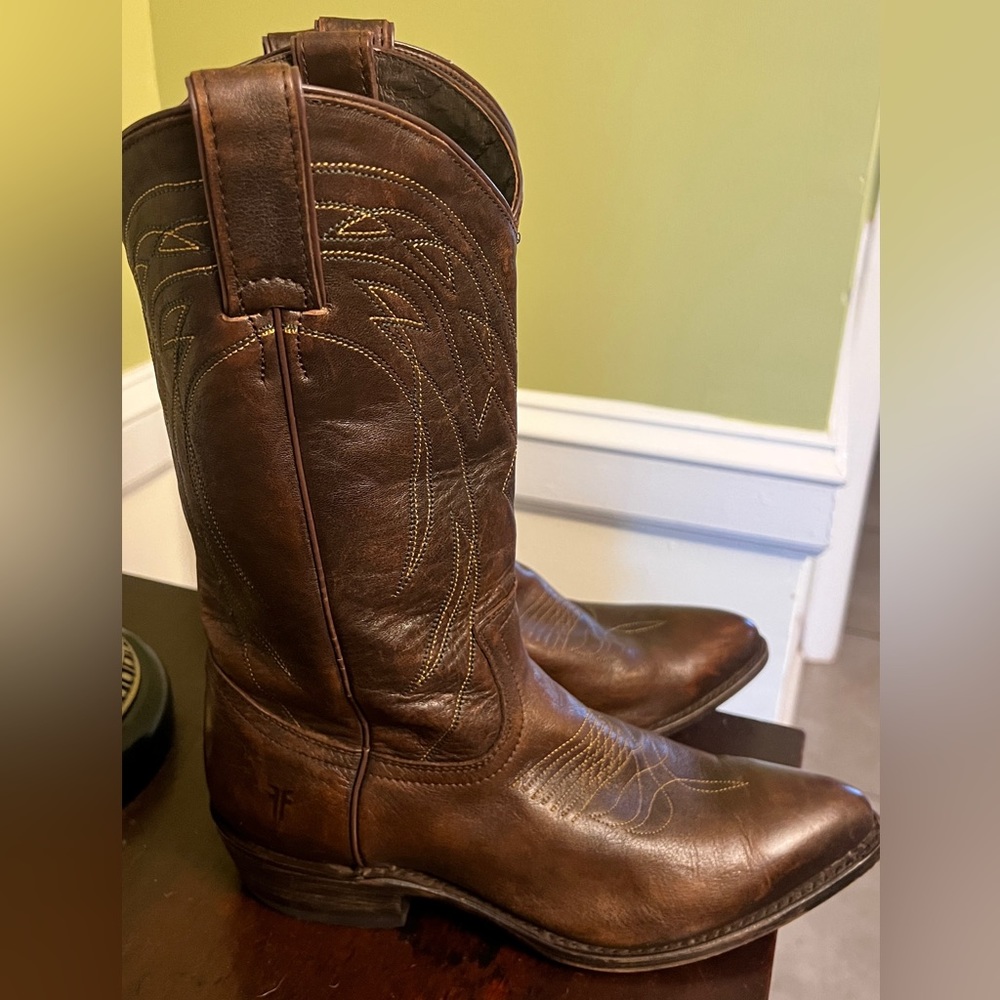 Frye Billy pull on boots size 9.5
